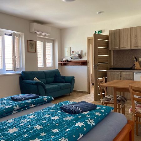 Apartmany S Klimatizaci - Penzion U Kudlacku Pouzdrany Εξωτερικό φωτογραφία
