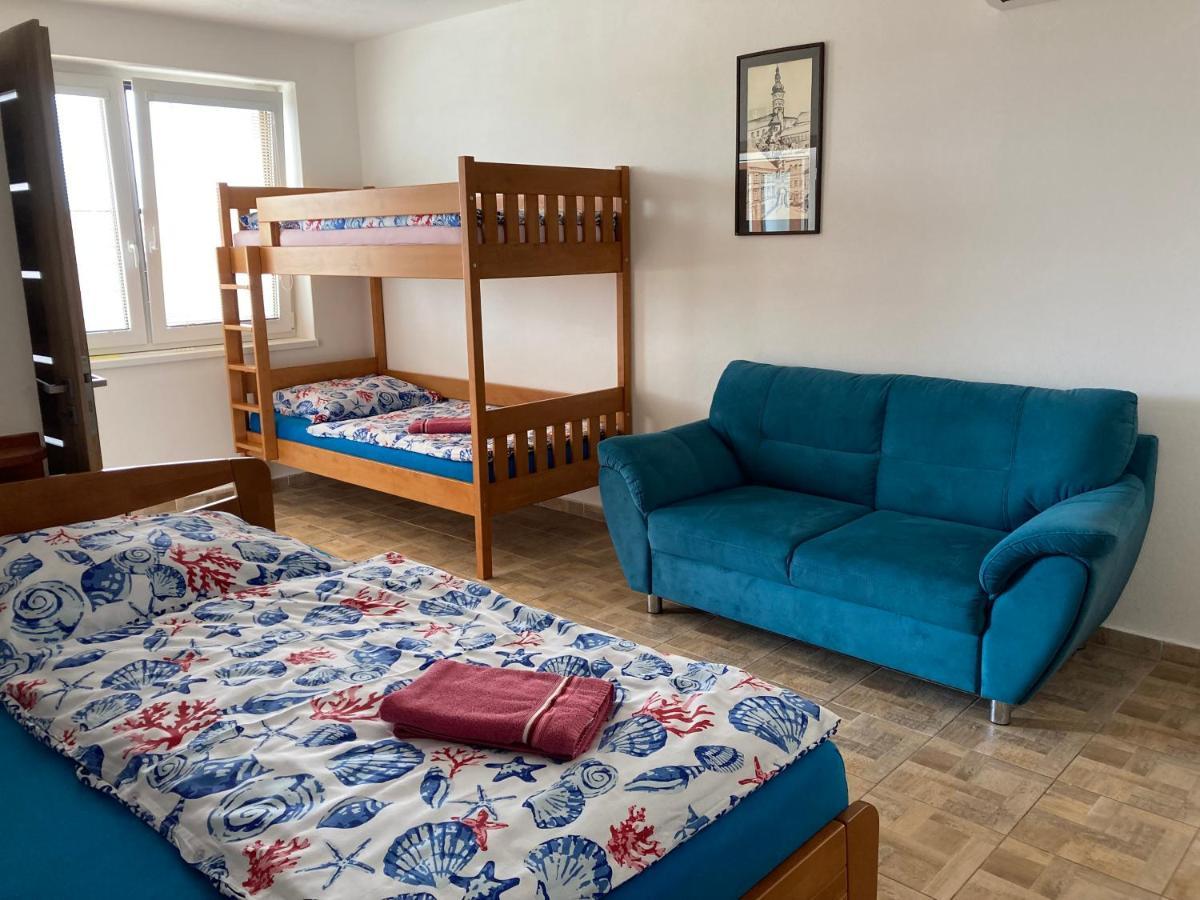 Apartmany S Klimatizaci - Penzion U Kudlacku Pouzdrany Εξωτερικό φωτογραφία