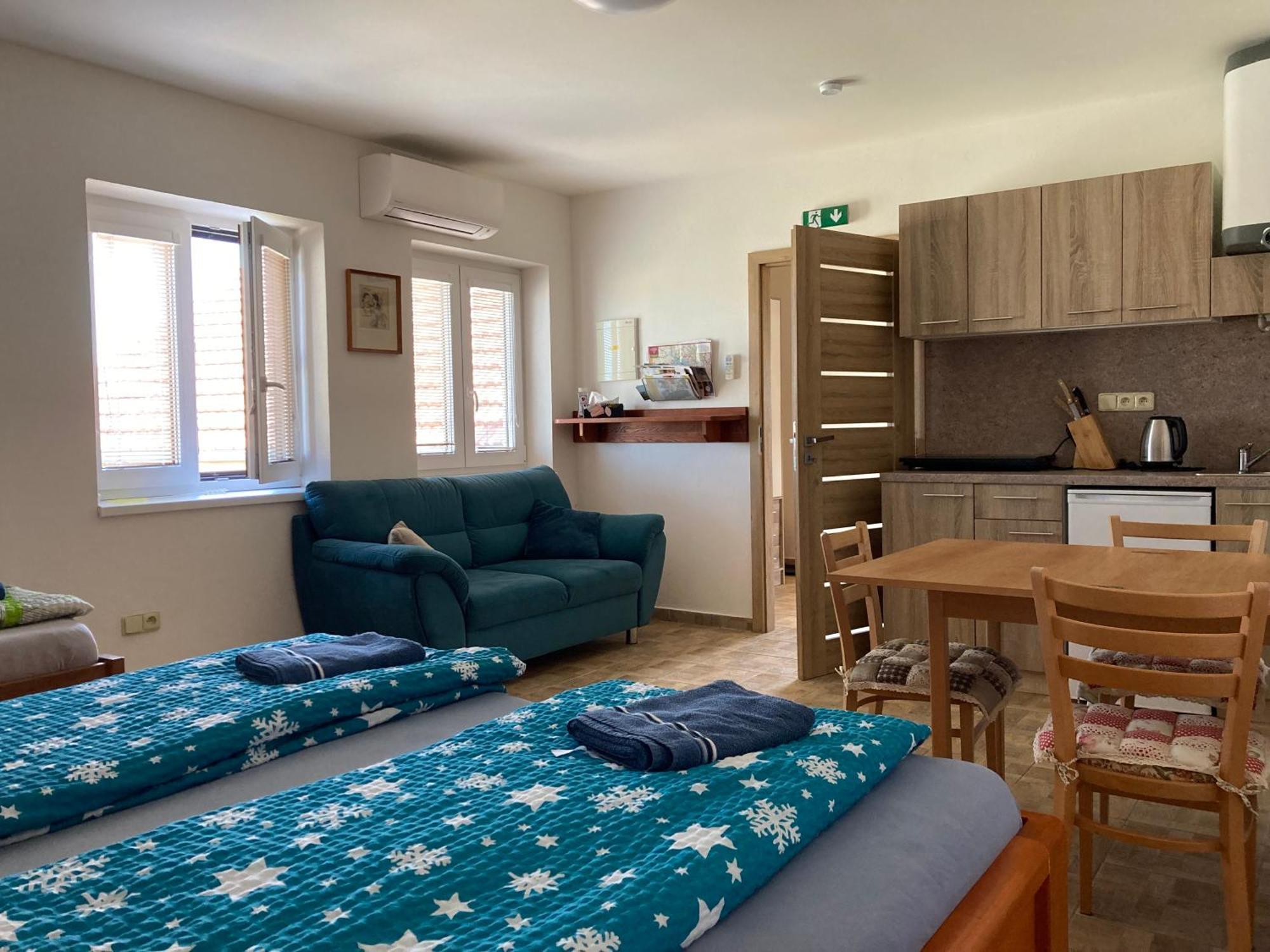 Apartmany S Klimatizaci - Penzion U Kudlacku Pouzdrany Εξωτερικό φωτογραφία